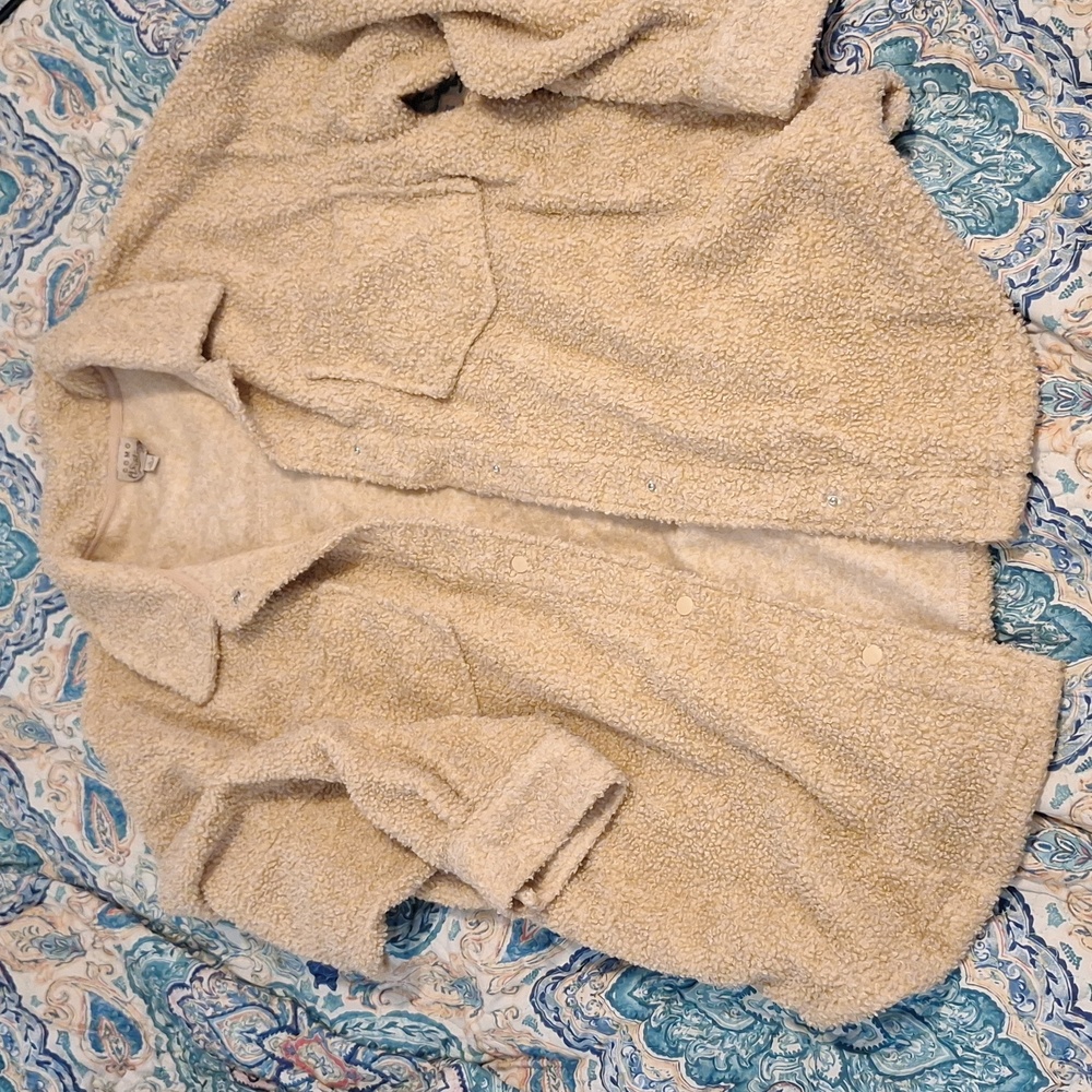 Cosmo Vintage- Soft Shacket. Cream/Tan color.Size Large